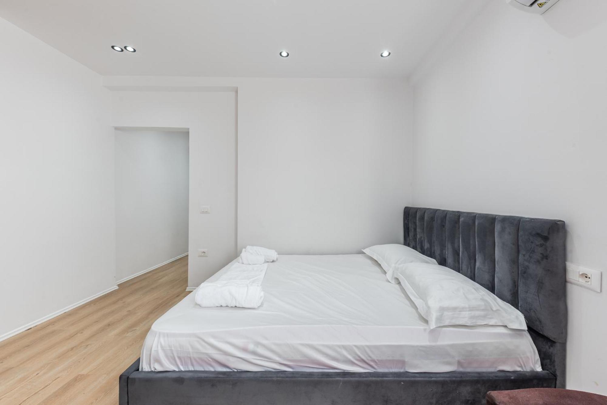 Atelier Apartments By Kondo Stays Tirana Bagian luar foto